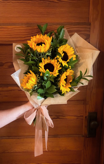 Weekly Featured Hand-Tied Bouquet