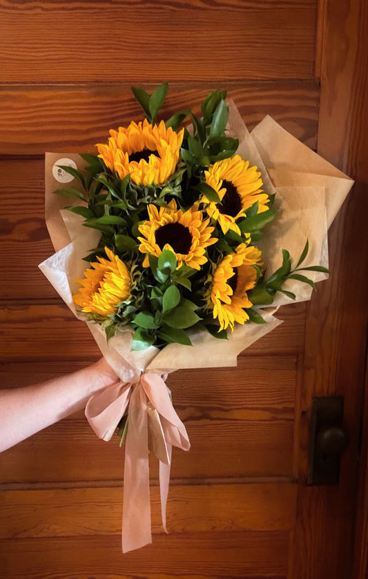 Weekly Featured Hand-Tied Bouquet